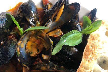 Мидии в томатном соусе