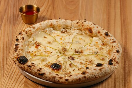 Груша с горгондзолой