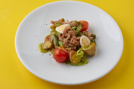 Салат с консервированным тунцом нисуаз