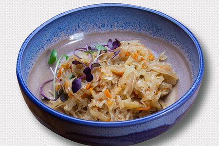 Тушеная кислая капуста