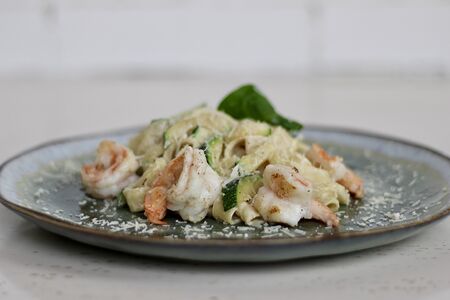 Тальятелле с креветками и цукини