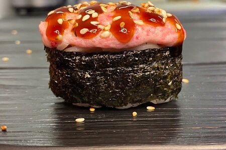 Гункан запеченный с угрем