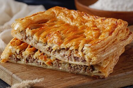 Пирог слоеный с мясом