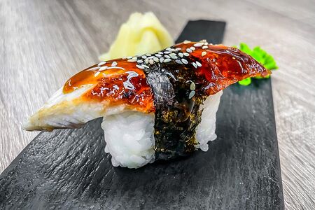 Суши с угрем