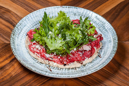 Карпаччо из говядины с трюфельным соусом