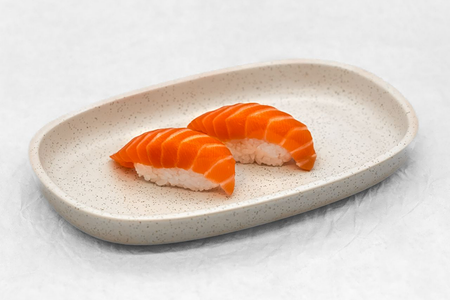 Четыре суши с лососем