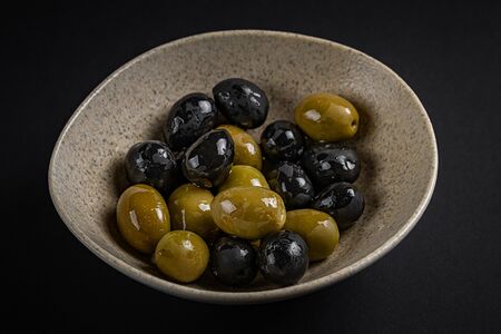 Оливки и маслины