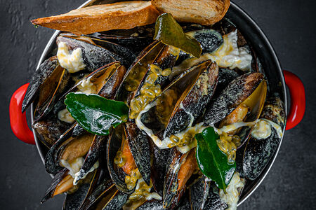 Мидии Маракуйя-буррата