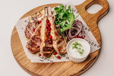 Каре ягненка с баклажанами