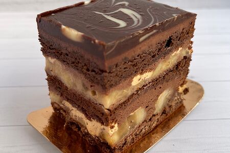 Пирожное Банан-шоколад с солёной карамелью