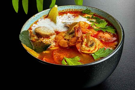 Том ям с креветками