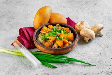 Картофель с грибами на кеци