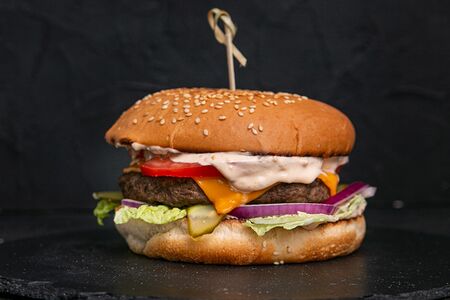 Бургер с говядиной BBQ средний