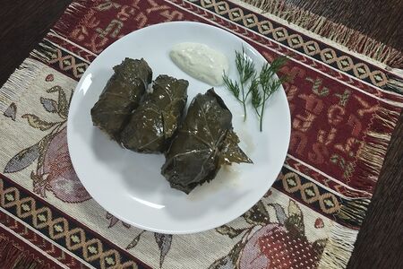 Долма в винoградных листьях