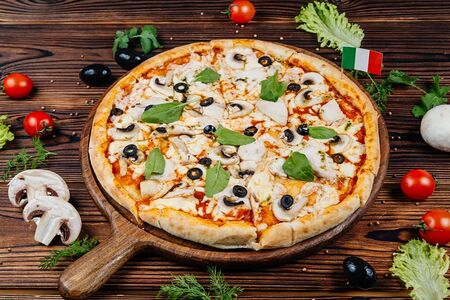 Пицца с филе индейки и грибами