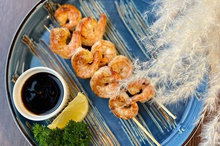 Креветки на шпажке