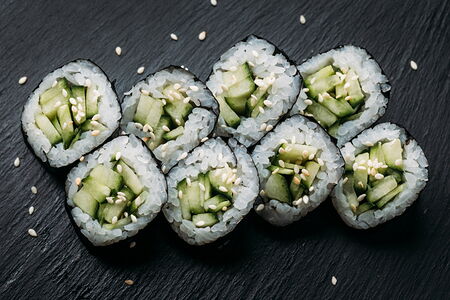 Ролл с огурцом