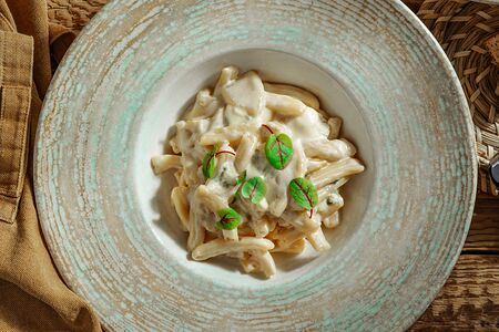 Казаречче с грушей и сыром с плесенью