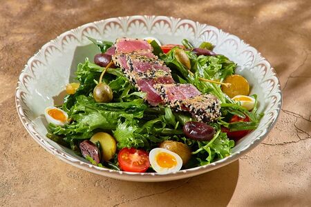 Салат с тунцом