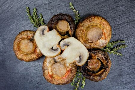 Грибы шампиньоны на мангале