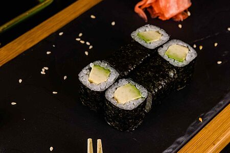 Ролл с авокадо