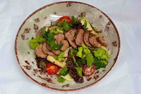 Салат с утиной грудкой