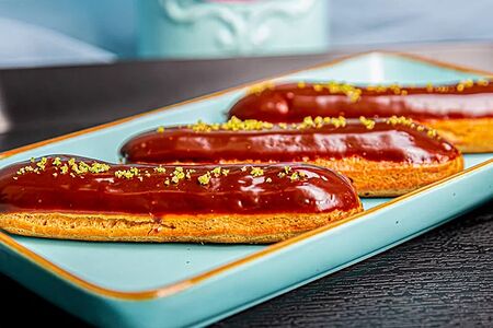 Эклер фисташковый