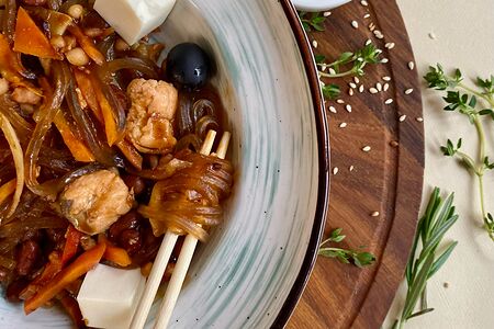 Харусаме с овощами в кисло-сладком соусе