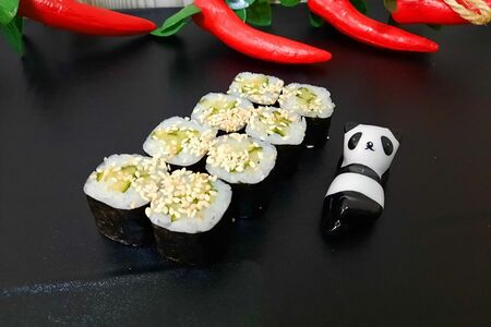 Маки с огурцом