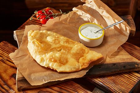 Чебурек с картофелем и чесночным маслом