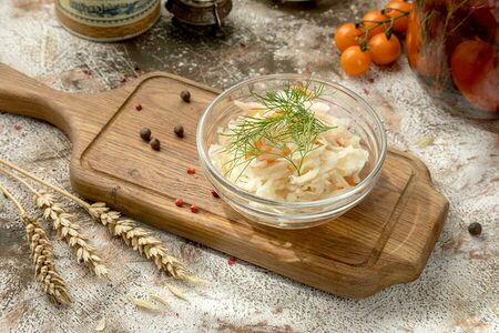 Квашеная капуста с красным луком и ароматным маслом