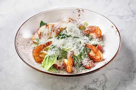 Салат Цезарь с креветками