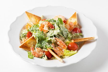 Салат Цезарь с креветками