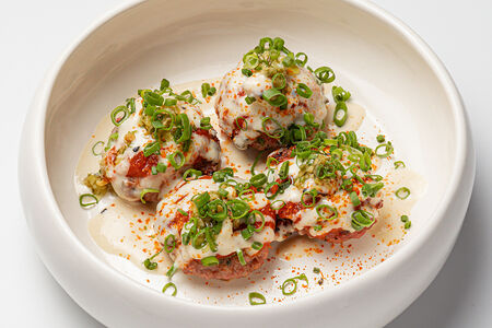 Фрикадельки из баранины, томаты, оливки