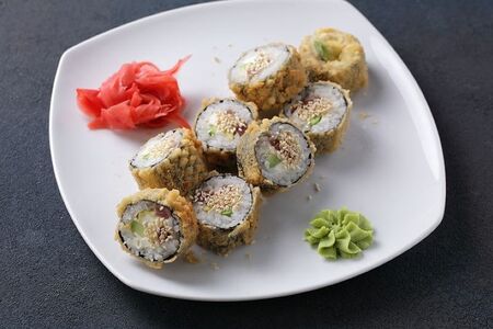 Горячий ролл с тунцом