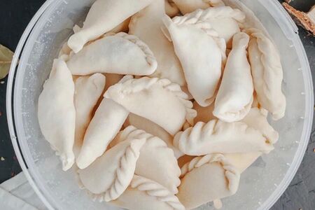 Замороженные вареники с вишней