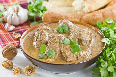 Харчо из курицы с орехами по-грузински