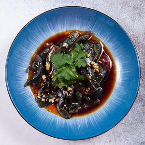 Чёрные утиные яйца