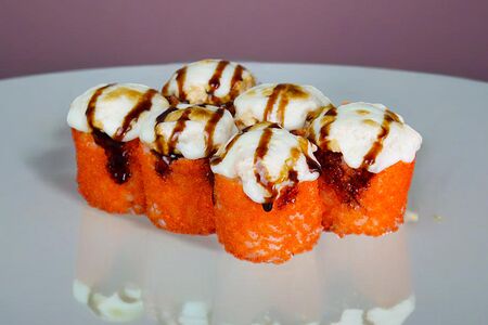 Запечённый ролл с лососем 