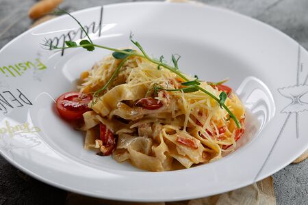 Феттуччине с лососем