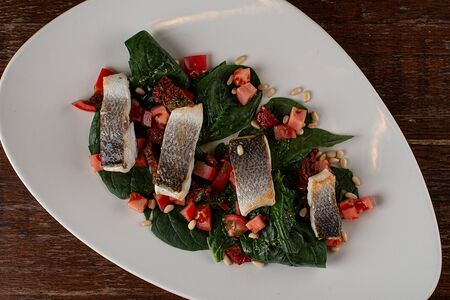 Теплый салат с сибасом