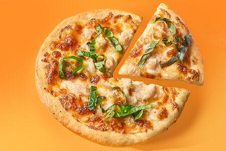 Пицца с сыром и курицей