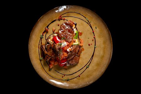 Теплый салат с говядиной