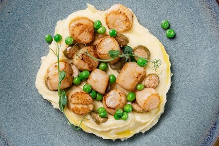 Дальневосточные гребешки с картофельным пюре