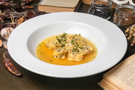 Пельмени из дичи с домашней сметаной