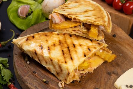 Пицца Сборная закрытая