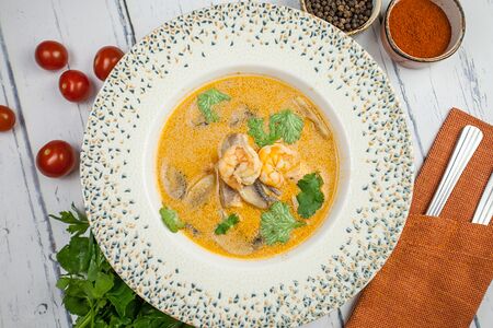 Суп с лососем и тигровыми креветками