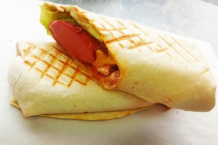 Рулет с сосиской острый