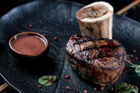 Филе-миньон с соусом порто