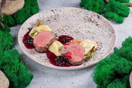 Медальон из говядины с картофелем